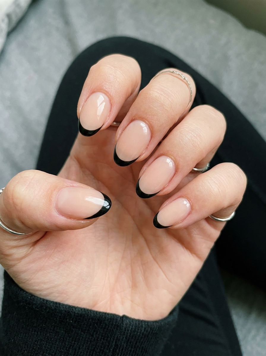Black French Halloween Nails als Halloween Nägel Inspiration 2026
